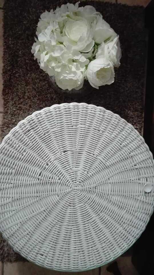 Stolik kawowy wiklinowy biały 46 cm x 34 cm w stylu japandi wabi sabi