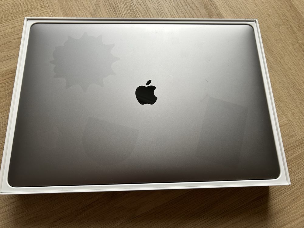 Apple MacBook Pro core i7 16GB DDR Radeon dysk 512