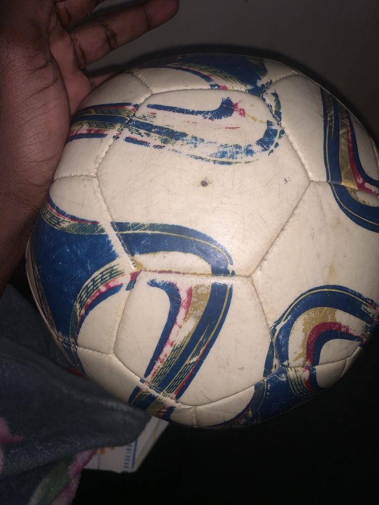 Vendo 2 bolas de futebol usadas
