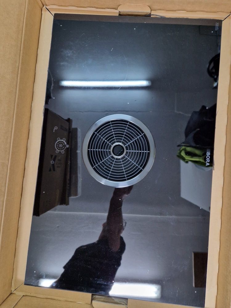 Plyta indukcyjna Bora z wbudowanym okapemu