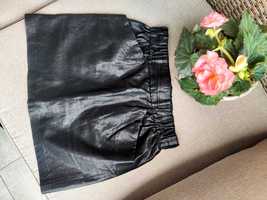 Spódnica ZARA czarna rozmiar S gumka w pasie krótka elegancka