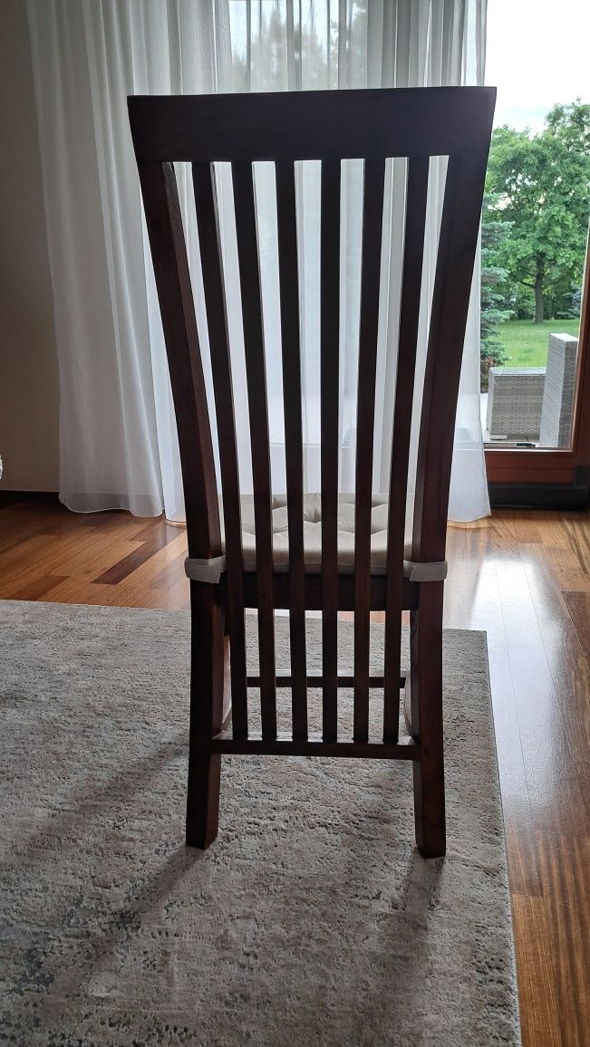 Stół drewniany rozkładany z 6 krzesłami