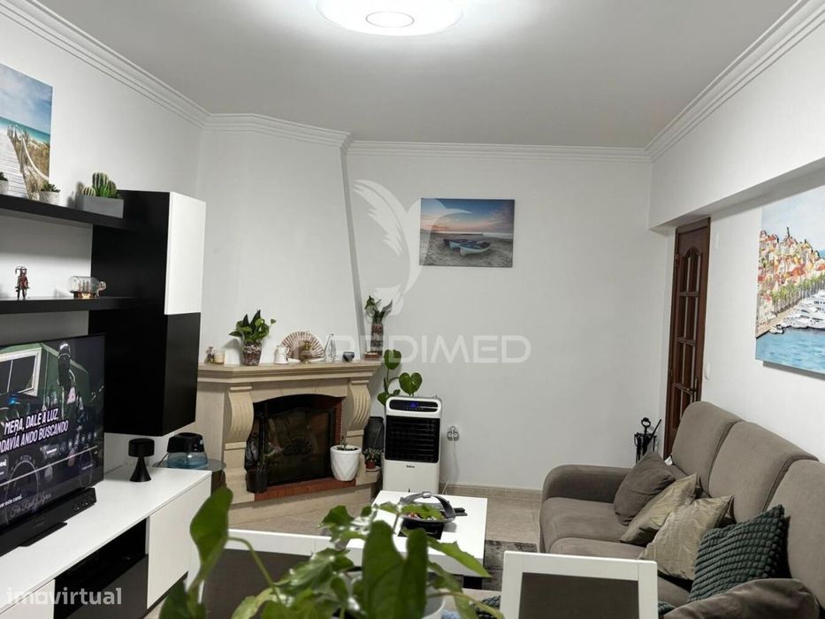 Apartamento T2 com garagem Fernão Ferro