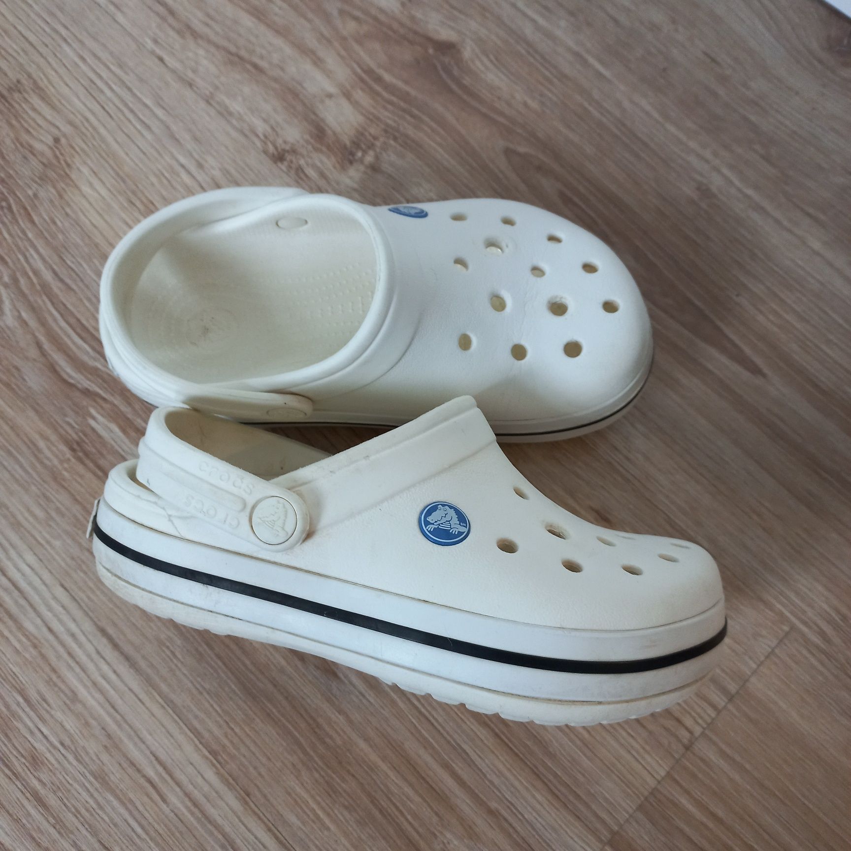 Crocs białe J1 32 33 czarny pasek oryginalne