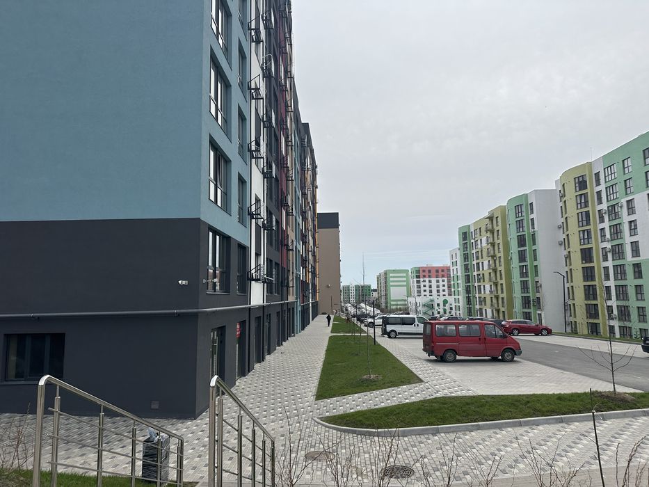 Щасливе оренда  150 м2 на 2 входи.