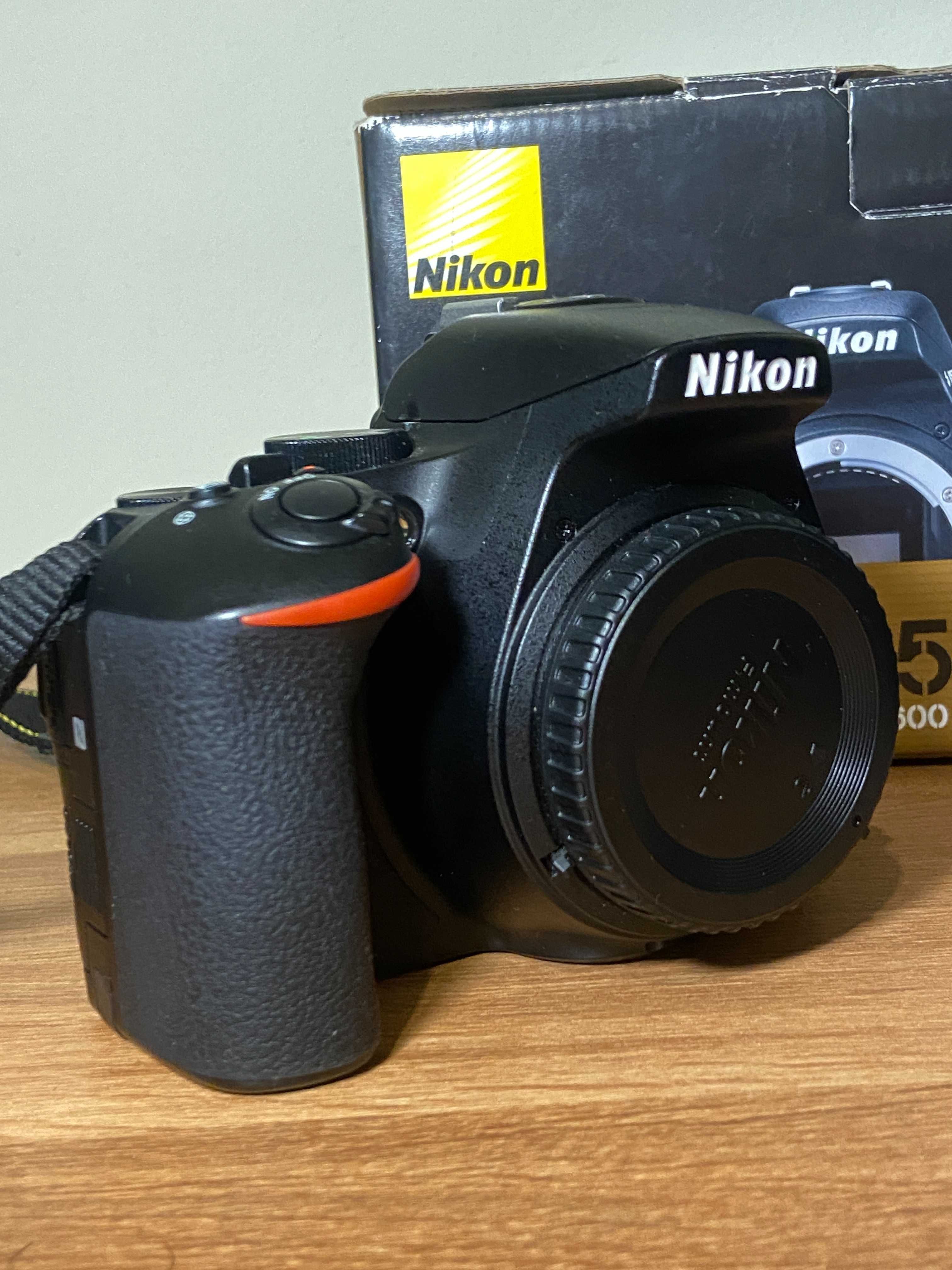 Máquina Fotográfica NIKON D5600 + AF- P 18-55mm VR
