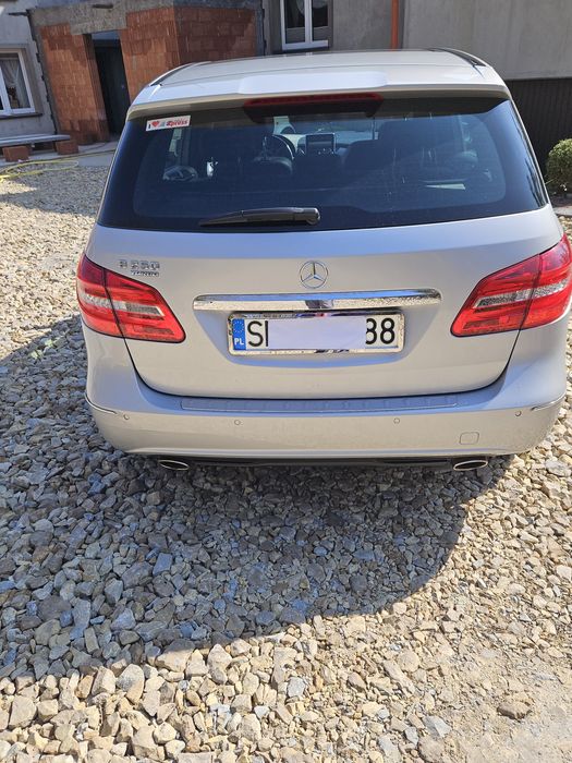 Mercedes B 250  bardzo mały przebieg 211 koni Nowe opony