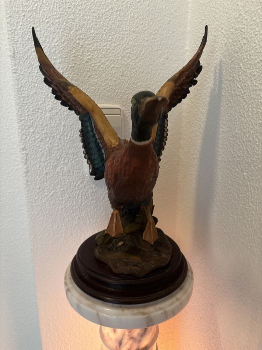 Pedesttal em marmore iluminado