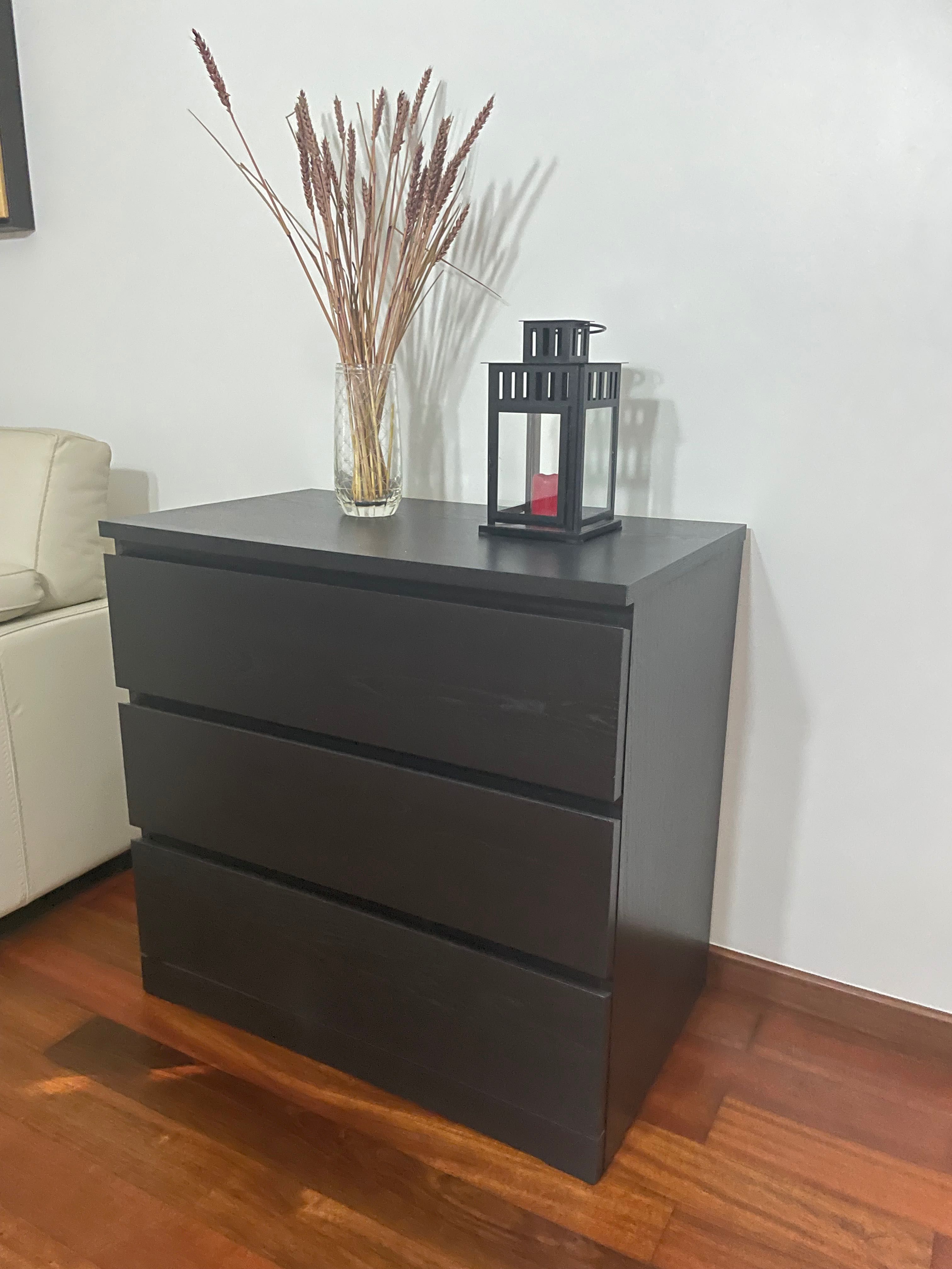 Cama de casal com cómodas