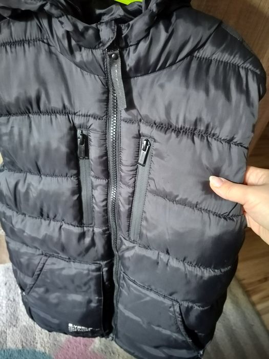 Puchowa kamizelka z kapturem