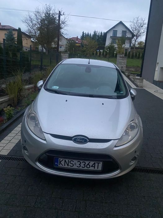 Ford fiesta MK7 uszkodzony lewy bok
