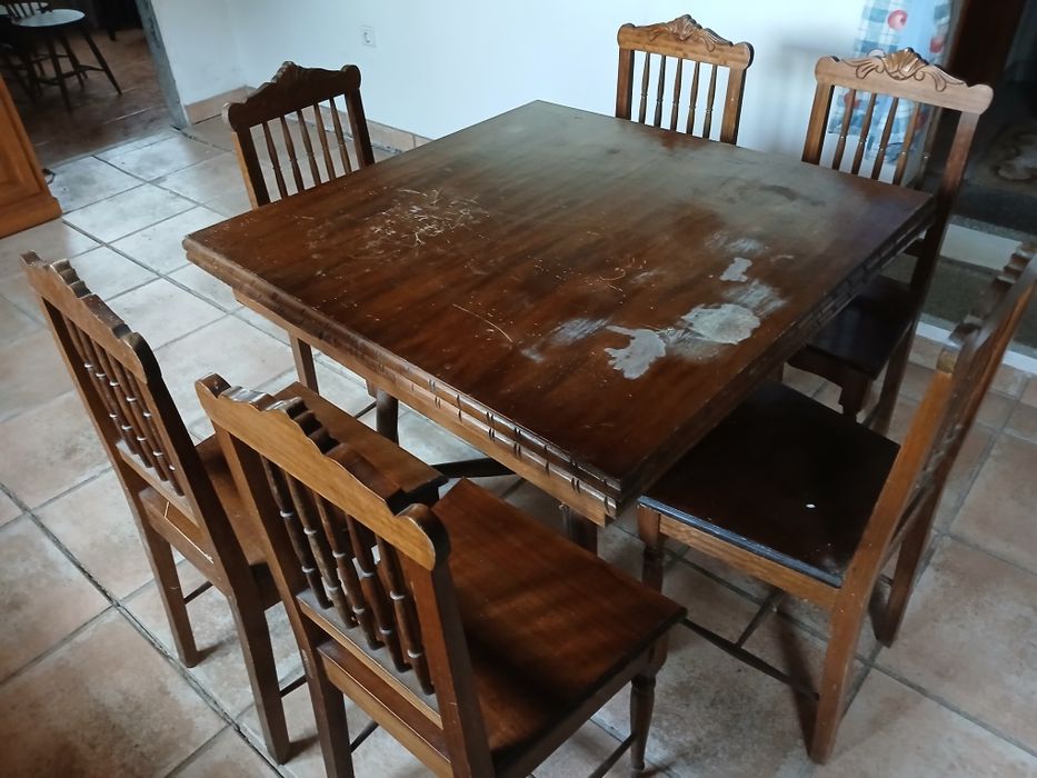 Mesa sala extensivel com seis cadeira