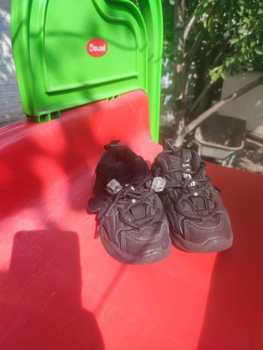 Продам кросівки 26 р