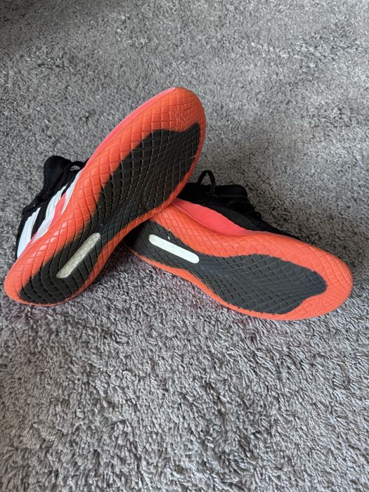 Vendo conjunto Adidas Stabil e Spezial
