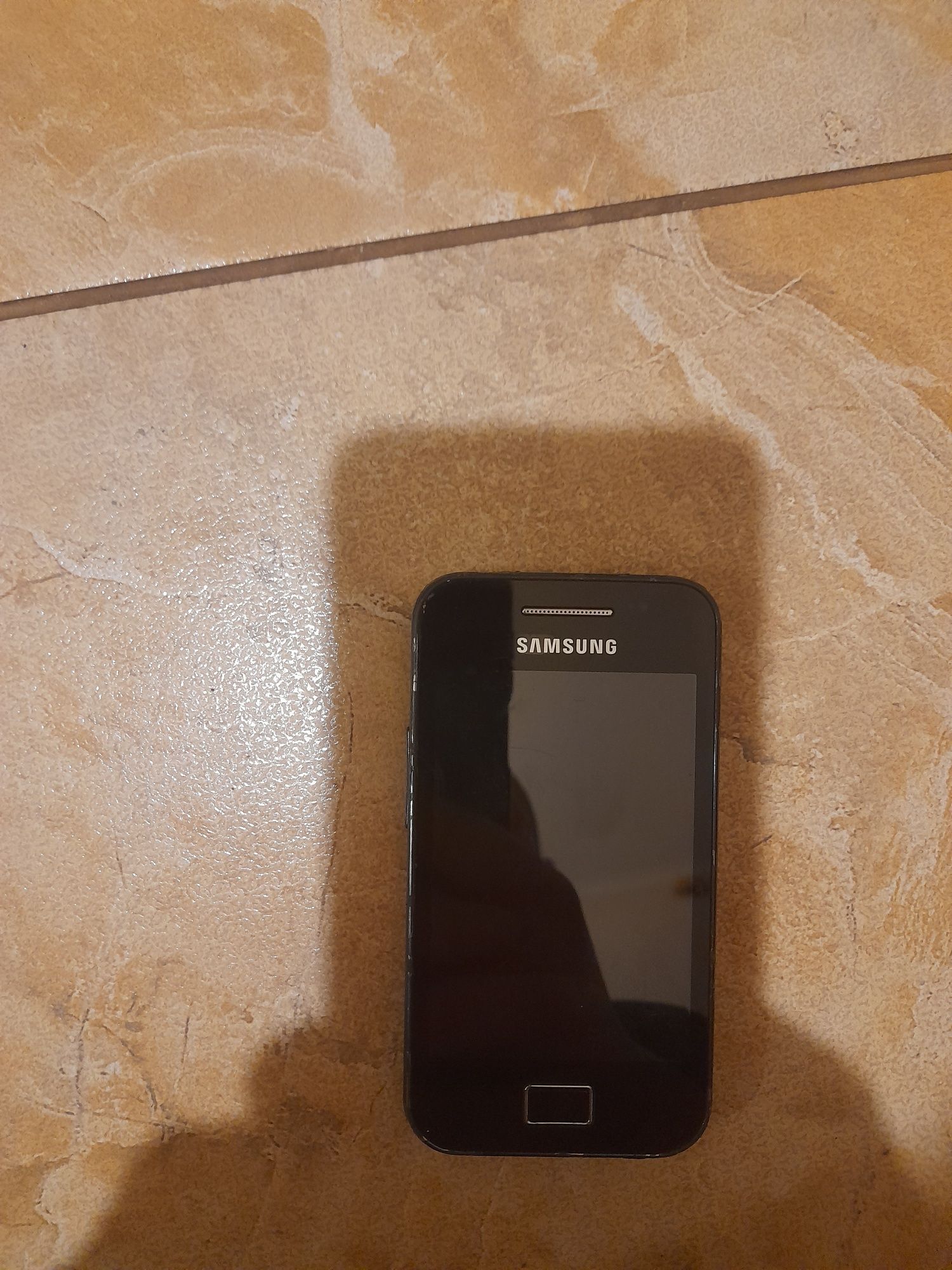 Телефон Samsung GT-S5830i