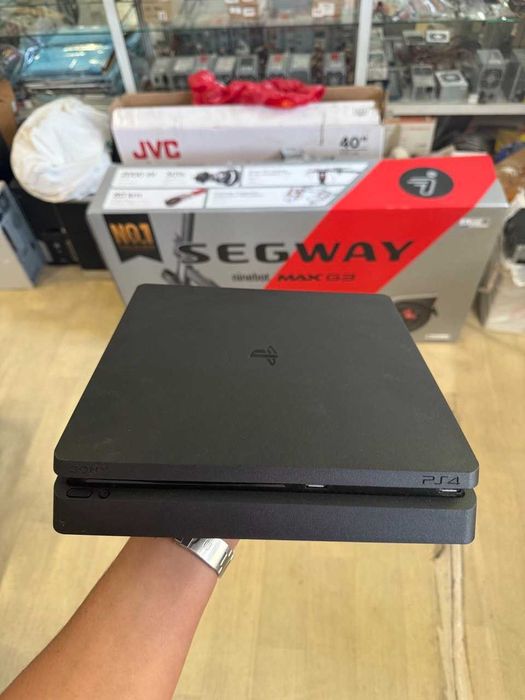 Ігрова приставка Playstation 4, PS4