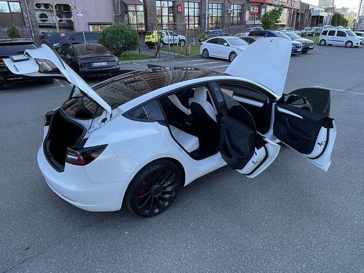 TESLA Model 3 2022