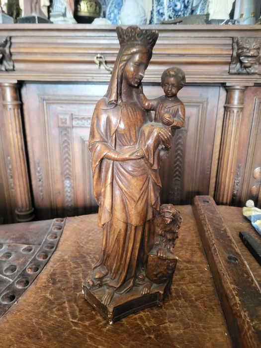 Gipsowa figurka Maryja Królowa Flandrii