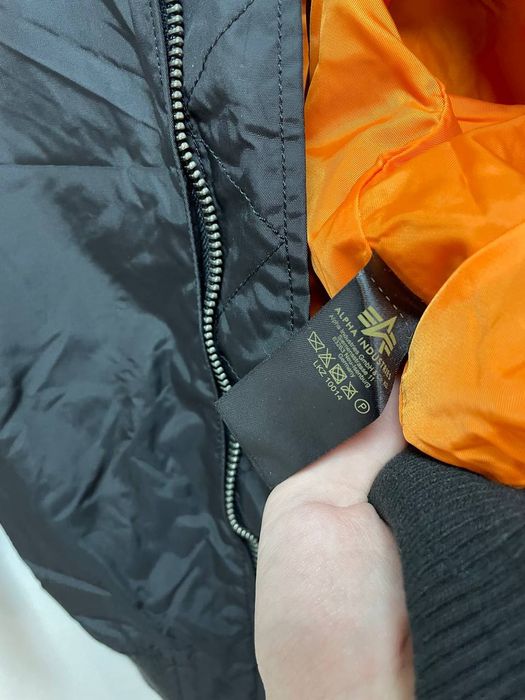 Нейлоновый бомбер Alpha Industries