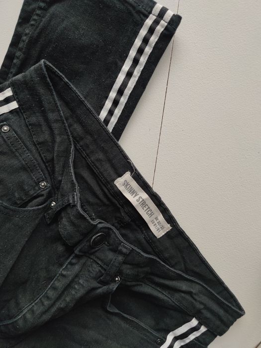 Czarne rurki spodnie z lampasem streach r. 40 New Look