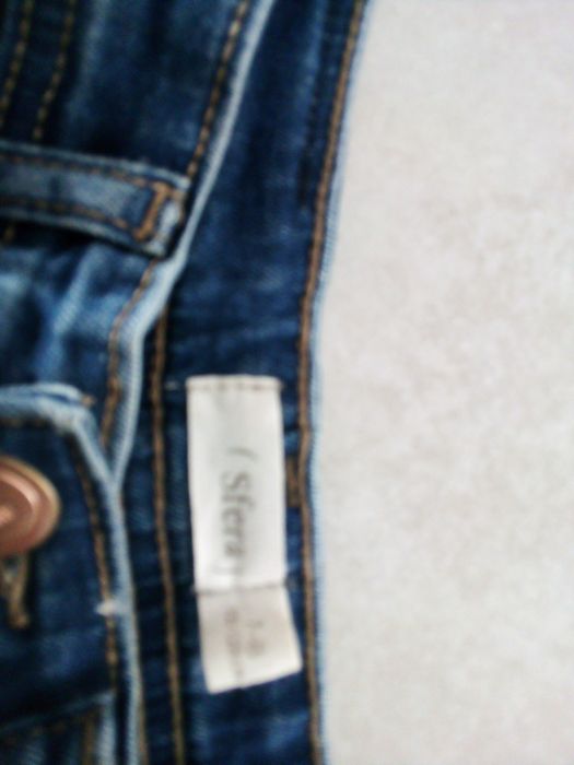 Calças de ganga para o menino