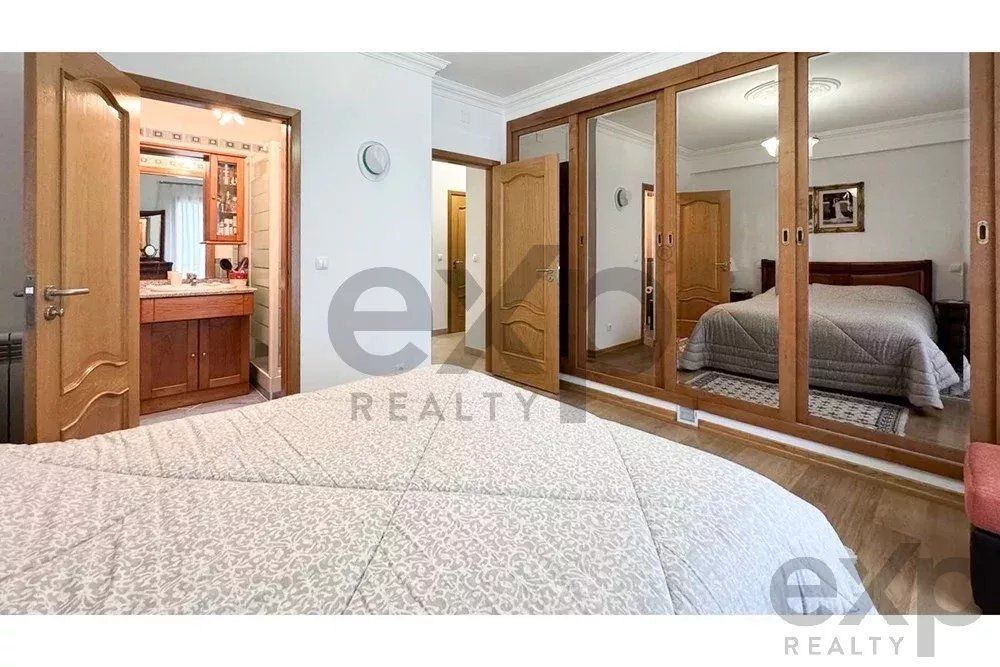 Apartamento T3 com terraço vista Castelo de Porto de Mós + garagem