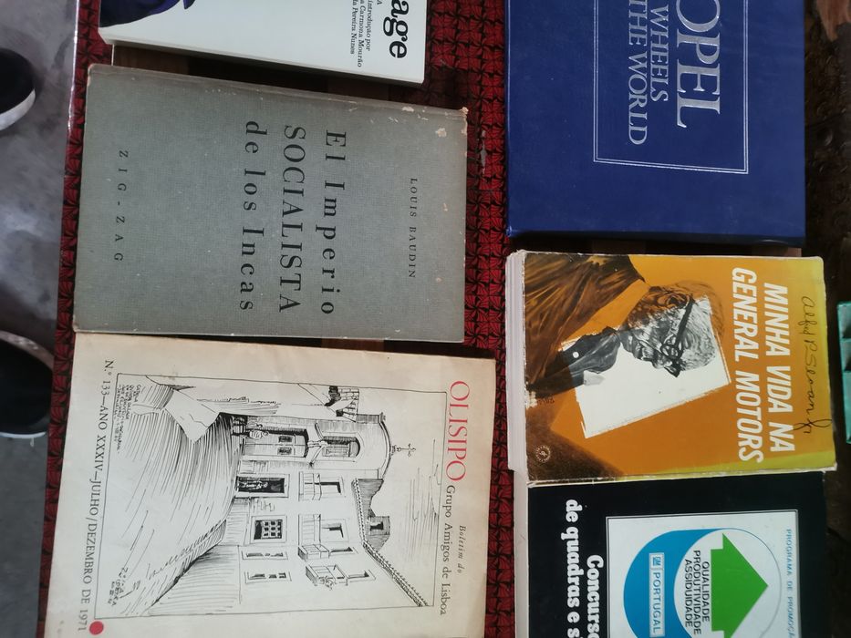Vários livros antigos