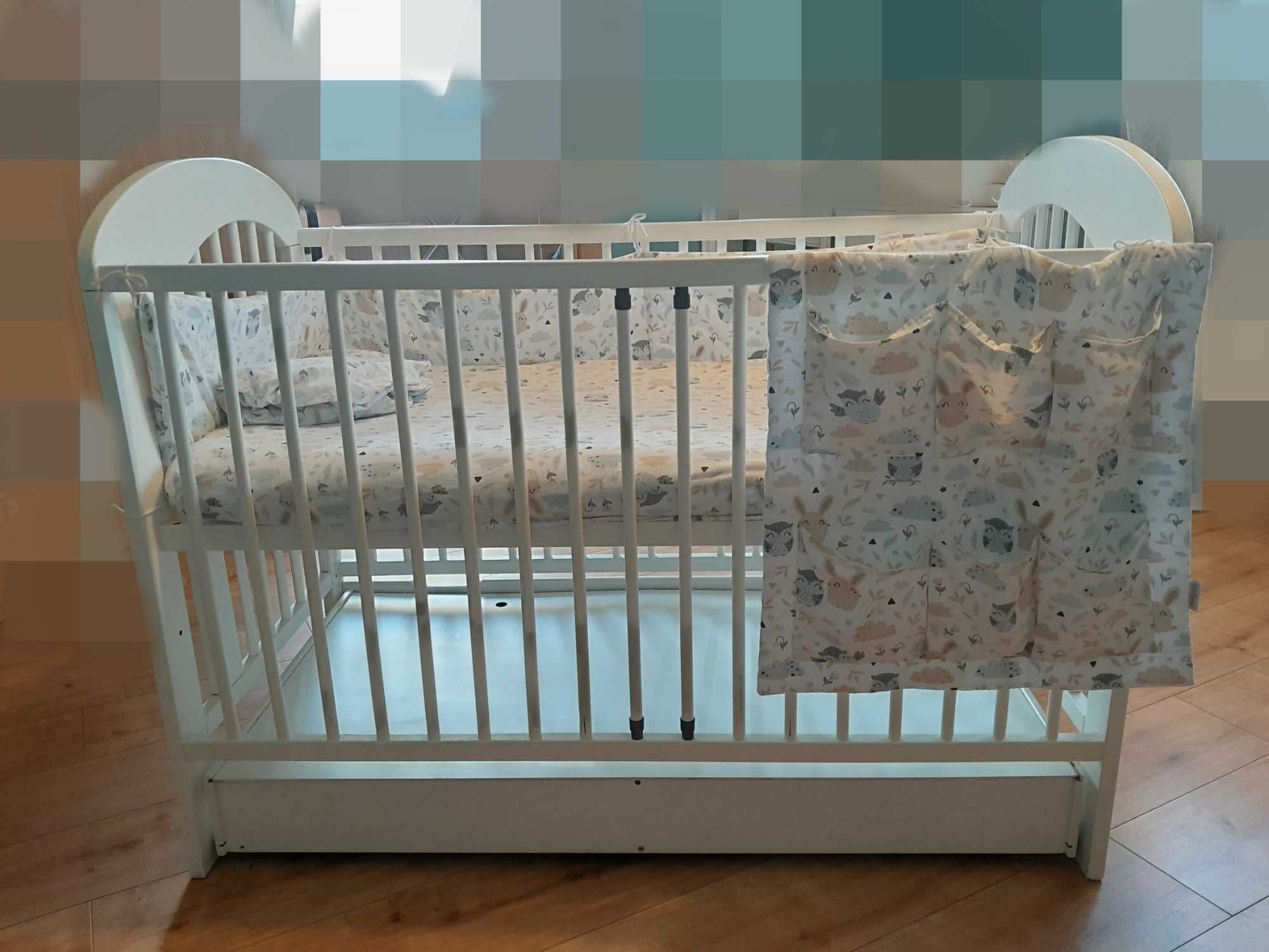 Drewniane łóżeczko niemowlęce + materac
