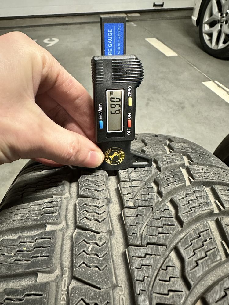 Opony zimowe Nokian / Laufenn 215/45R17 91 V z rantem ochronnym