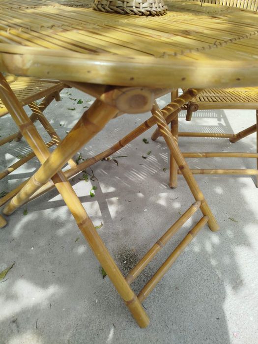 2 cadeiras e mesa em Bambu NOVA