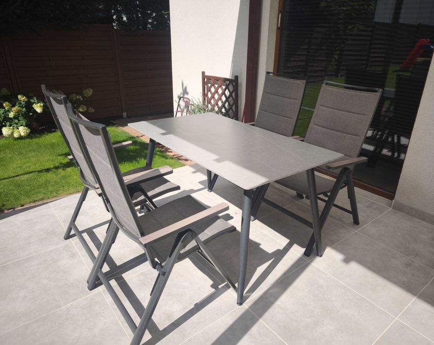 Zestaw wypoczynkowy tarasowy krzesła i stół