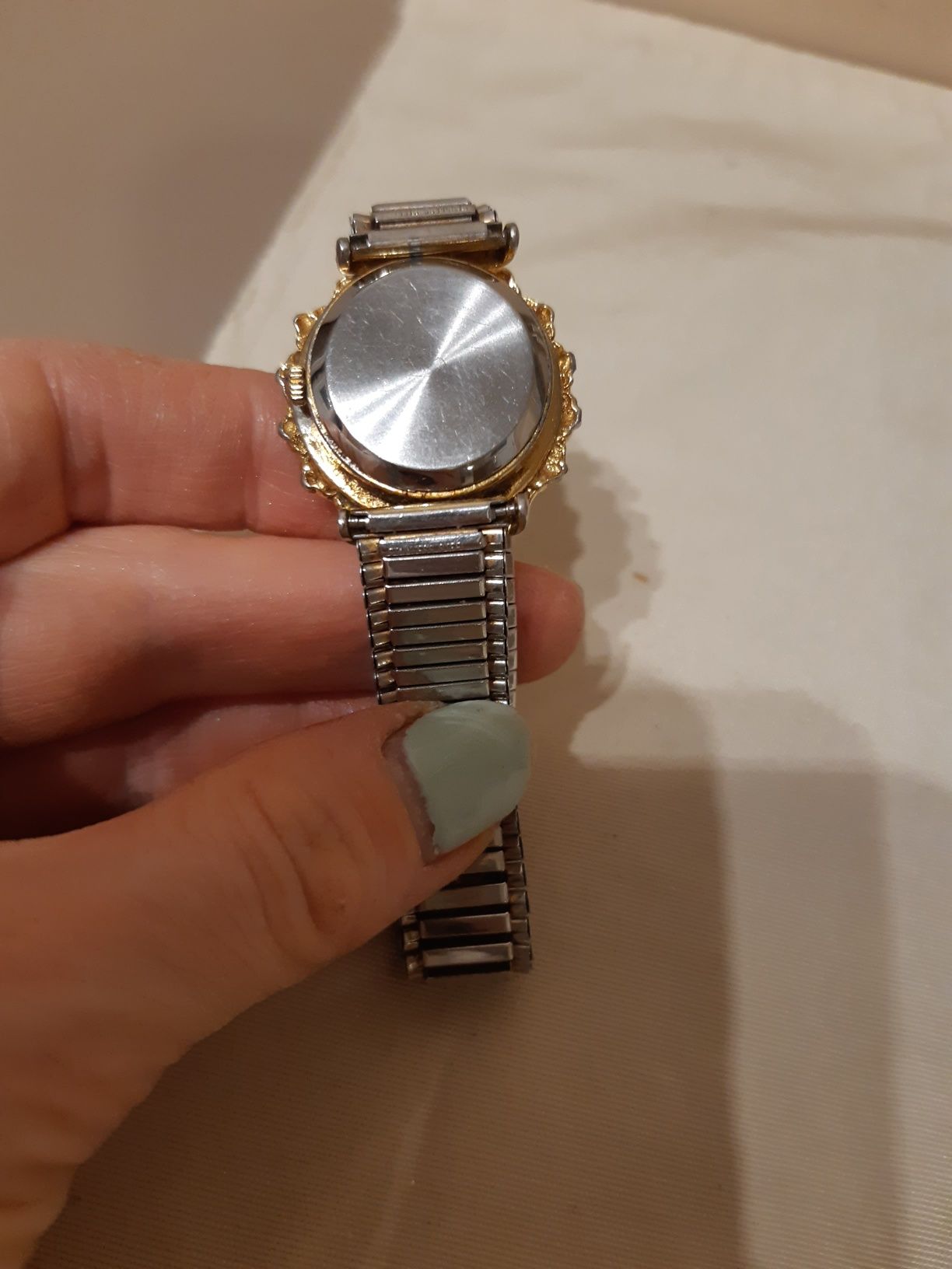 Pozłacany złoty zegarek na rękę vintage antyk na gumkę metalowy