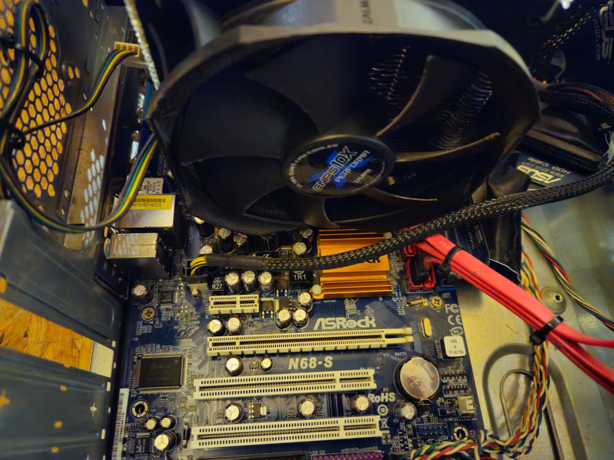 Komputer stacjonarny AMD Phenom X4 955 SSD 120 GB 4GB RAM Monitor LG