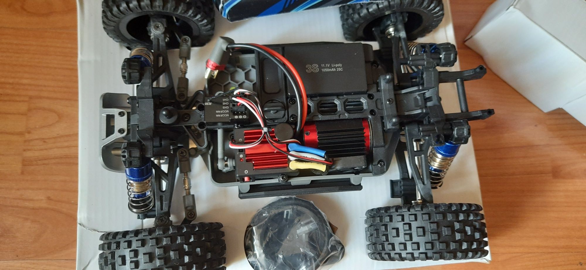 Машинка на радіокеруванні mjx hyper go 16207 1/16 РТР  axial trax