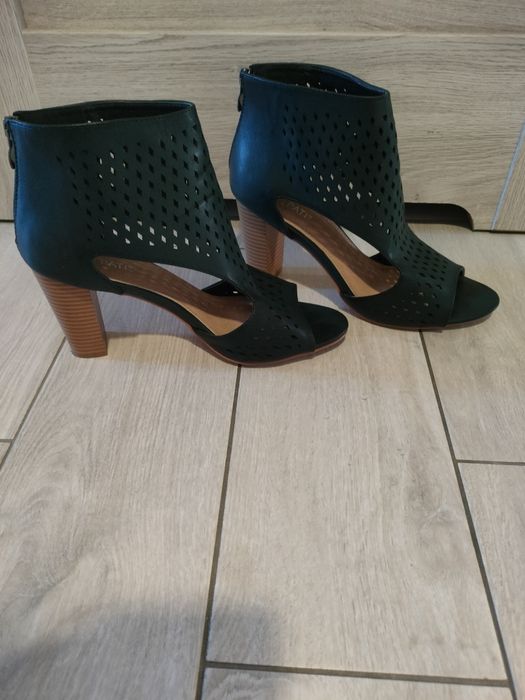Buty na obcasie 41(27)