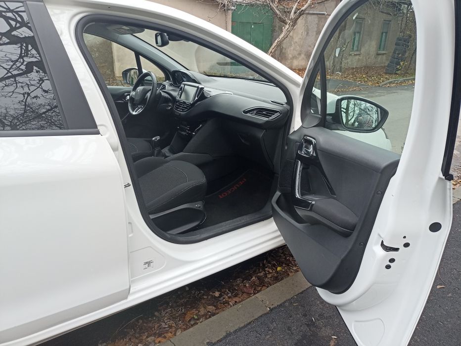 Peugeot 208 2020 року