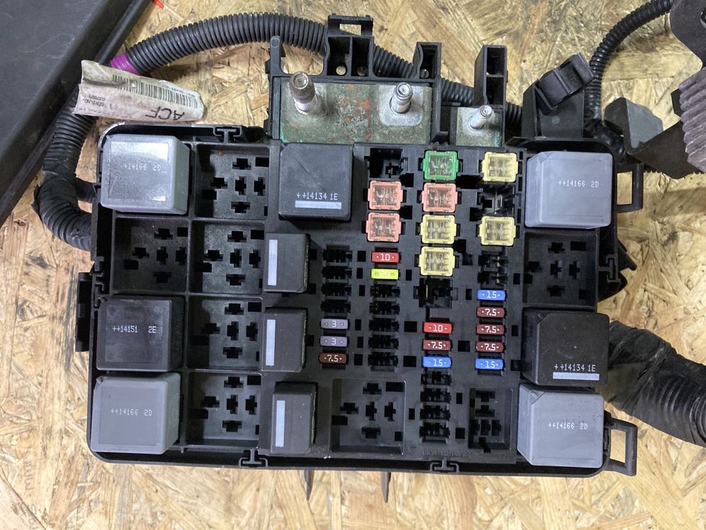 Niska cena! Skrzynka bezpieczników i ECU do Ford Custom 2.2 z 2014r.