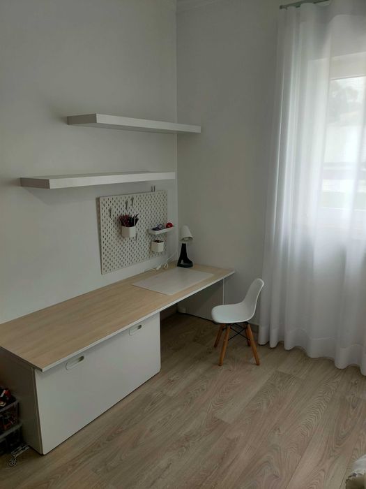 Escritório criança com gavetoes