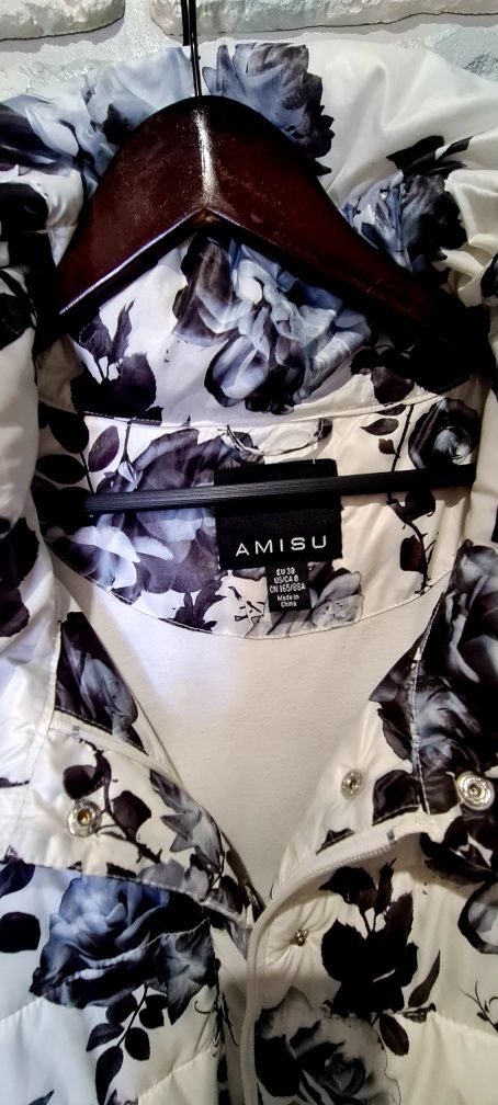 Женская куртка  Amisu