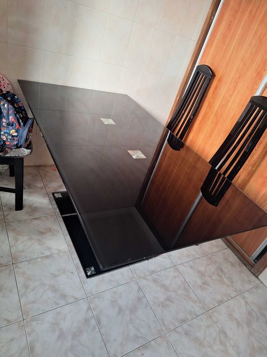 Mesa de jantar de vidro