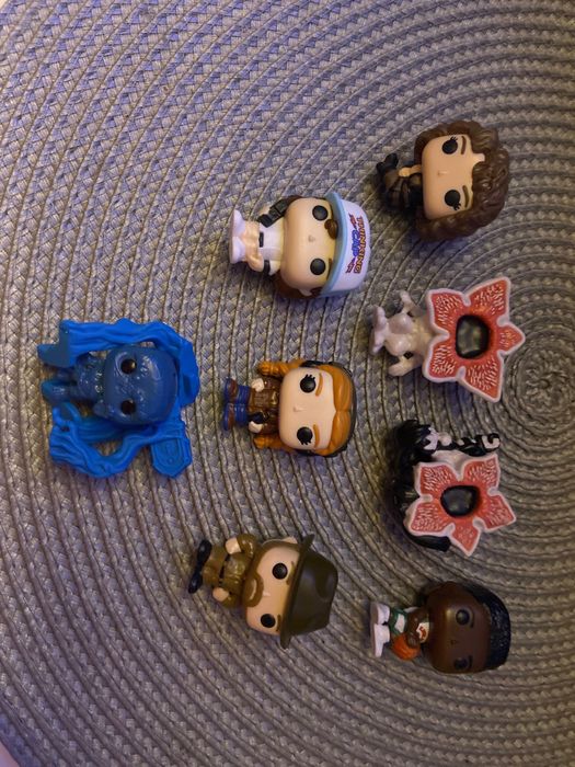 Figurki Stranger things kinder joy