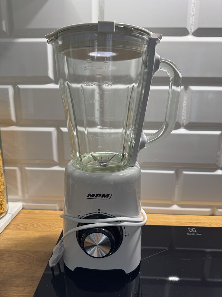 Blender kielichowy biały