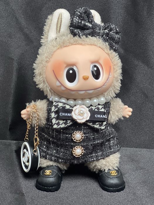 Лабубу в одязі розпродаж