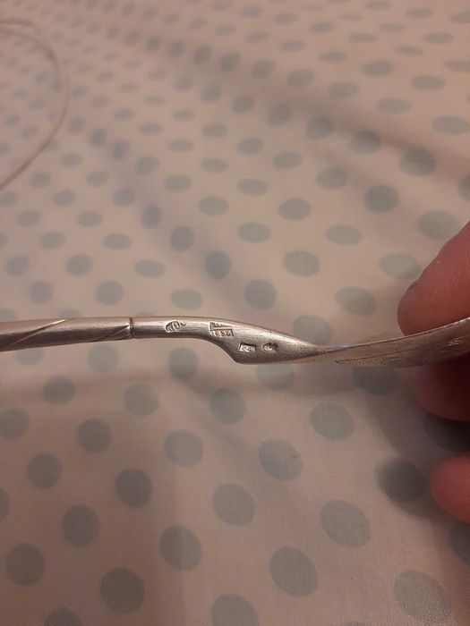 продам ложечку  серебряную