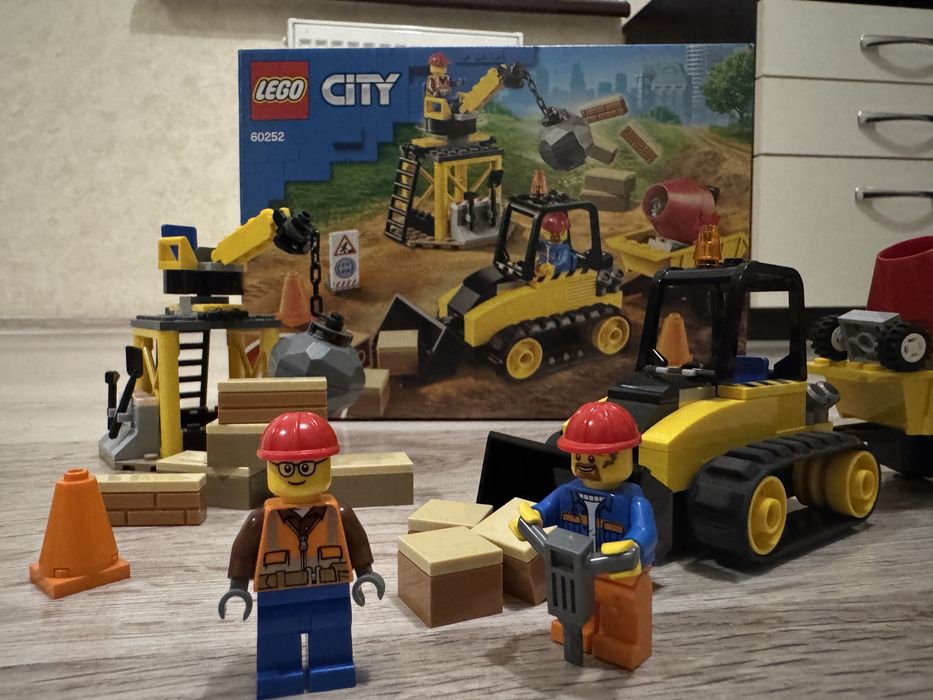 ОРИГИНАЛ Лего строители!!!