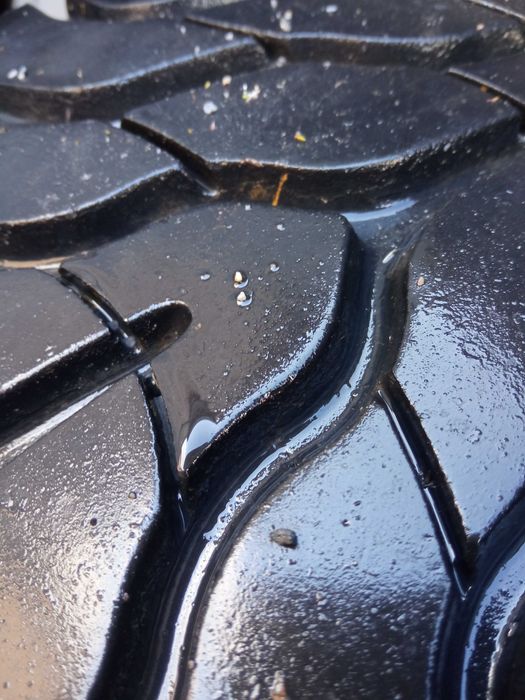 285/55/18r Yokohama AVS S/T Type-1 V801  4 sztuki jak nowe