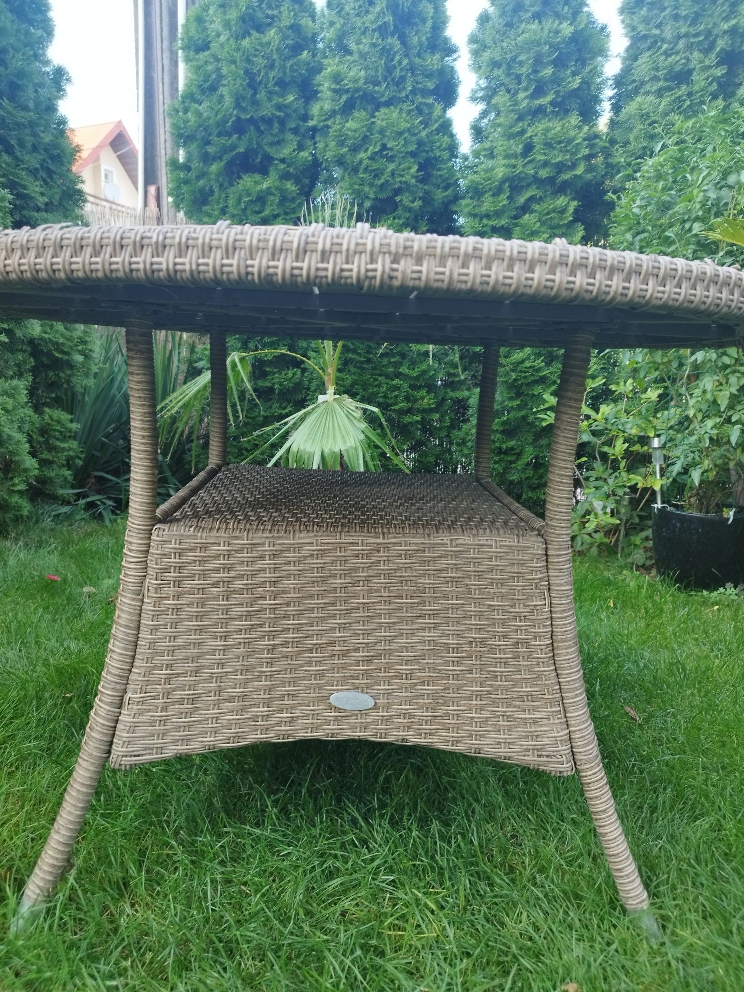 Stół z technorattanu