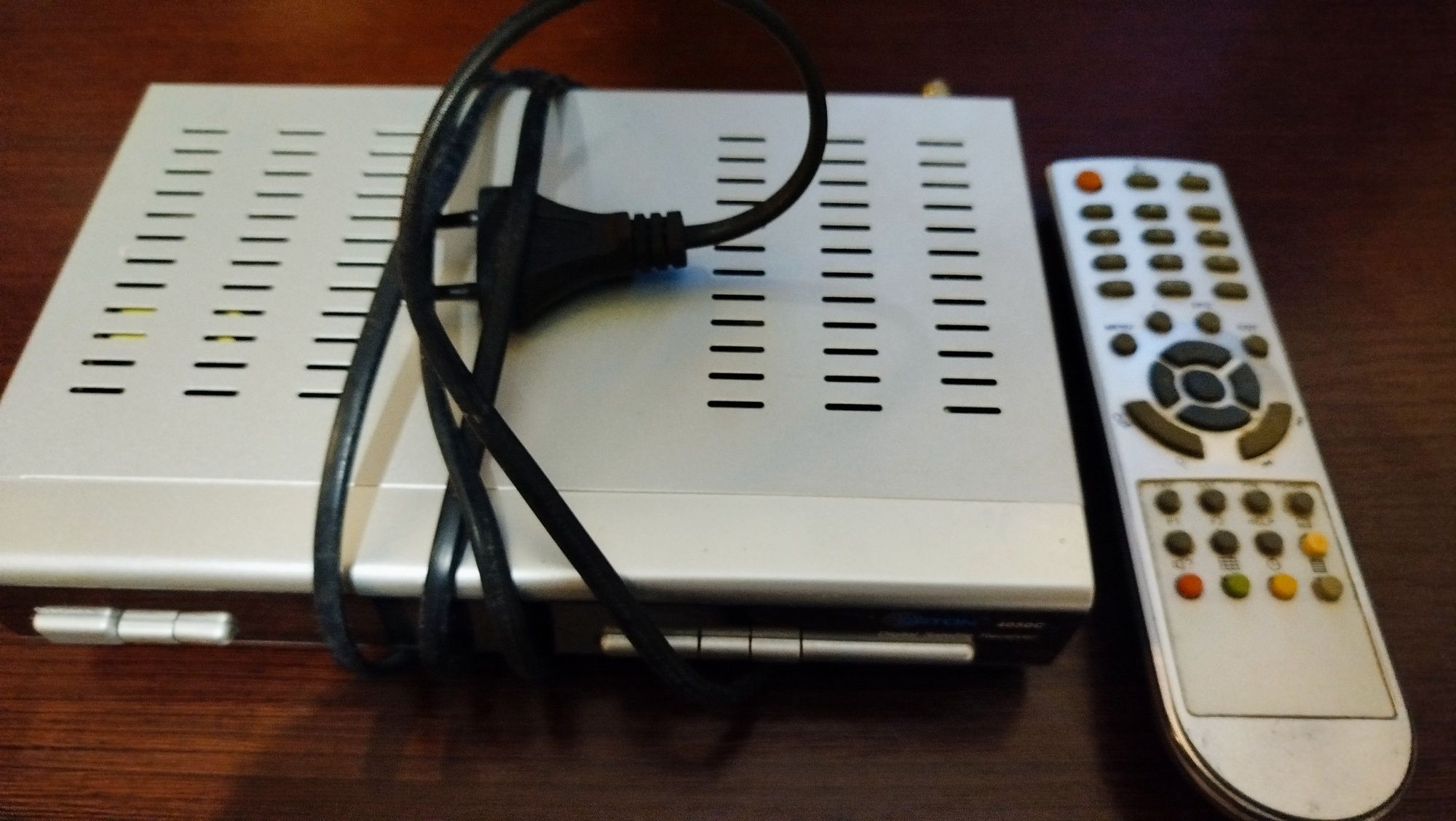 ORTON 4050C Digital Satellite Receiver супутниковий тюнер

Супутникови