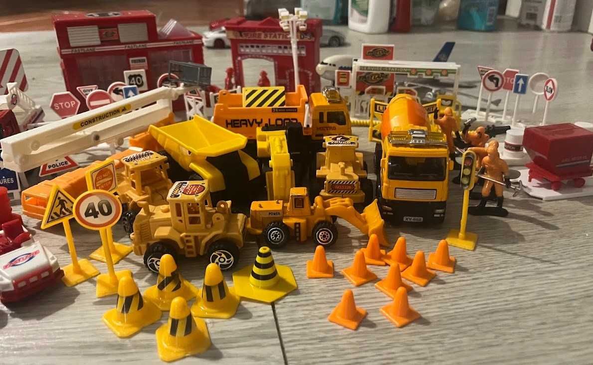 Lote brinquedos construção + emergência – 15 €