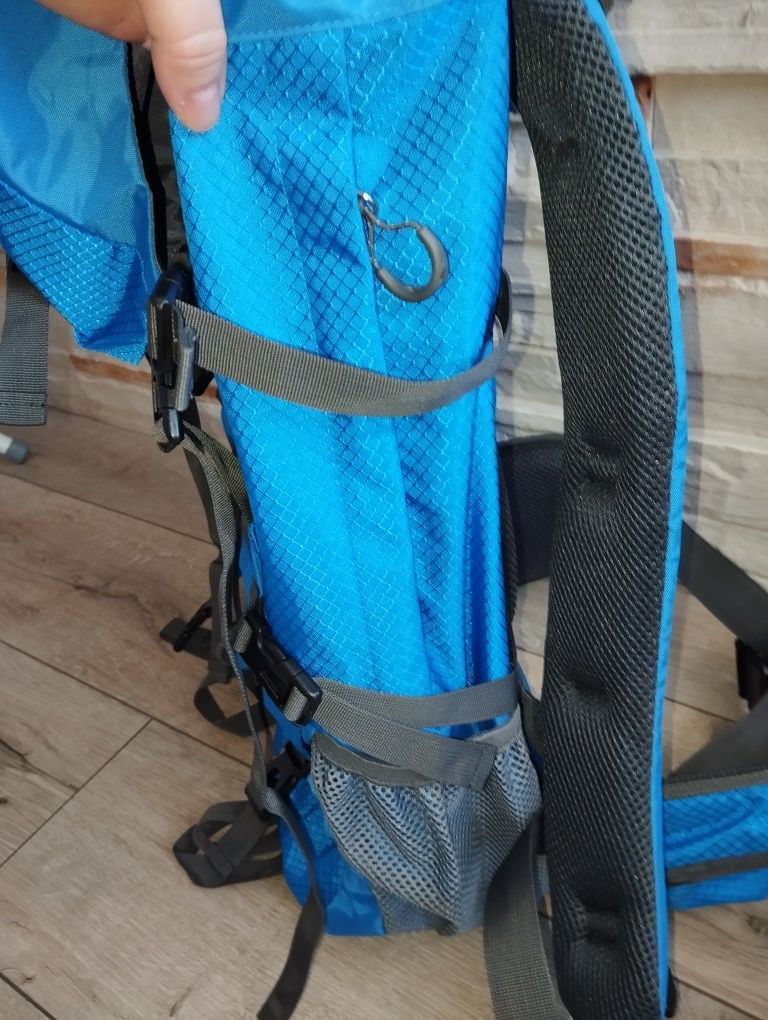 Nowy profesjonalny plecak ze stelażem na górskie wędrówki 50 L